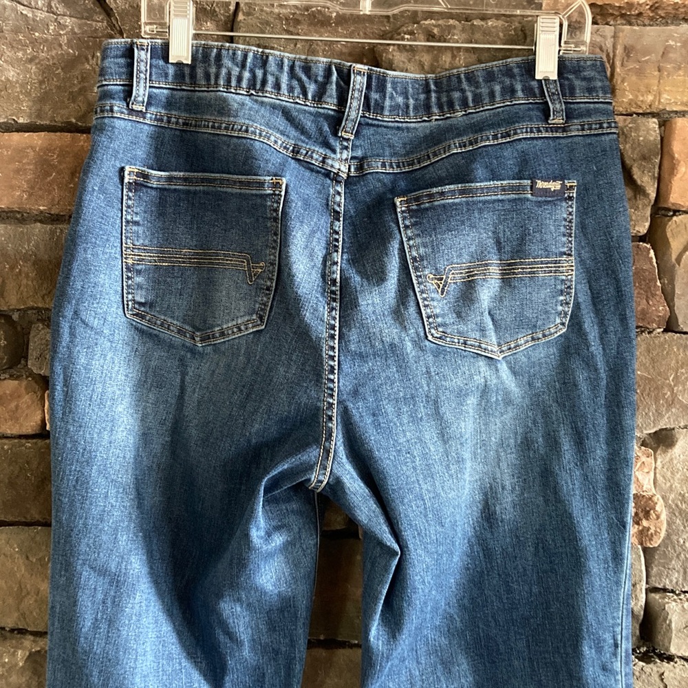 Thread Grit Mid Rise Bootcut Jean - Picture 6 of 11